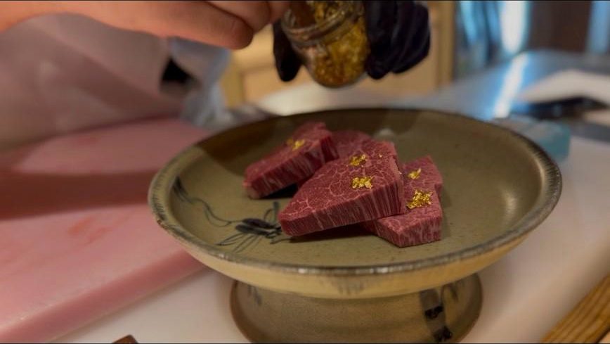 金箔をあしらった和牛